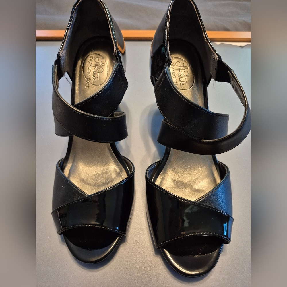 NWOT - Life Stride Black Strappy Heels - Size 7.5